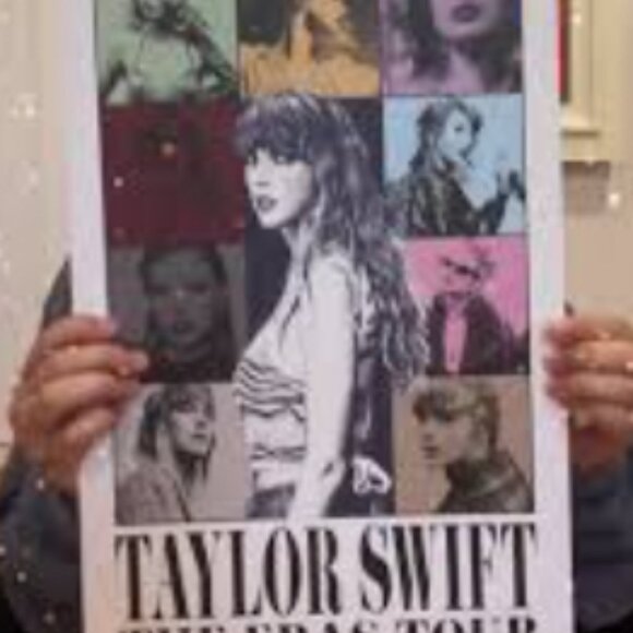 Taylor Swift ERAS VIP Love Story Package (Tote Bag, Posters, Collectibles) - Picture 4 of 7